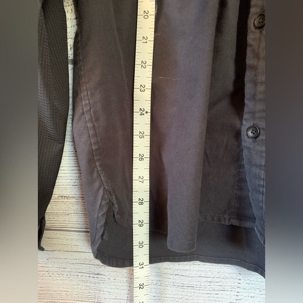 lululemon athletica Men's Black Casual Button Down Shirt - Picture 10 of 11